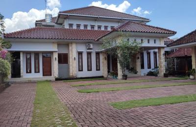 Big House in The Main Road of The Mataram City