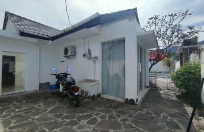 4-Bedroom Villa with Pool in Prime Senggigi Location