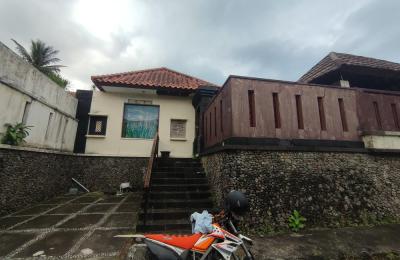Old House in The Heart of Senggigi, Lombok, NTB